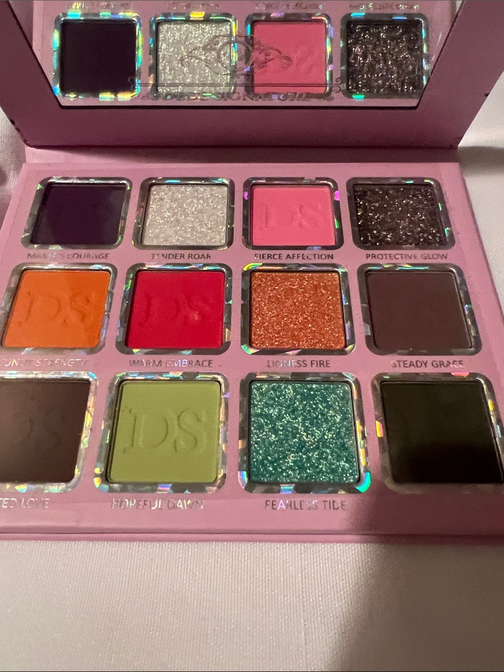 DEDE’SIGNATURE - Pressed Pigment Palette - Lioness Hearty - Picture 2 of 3